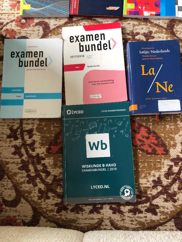 Gratis Examenbundels en latijn/nederlands woordenboek, Ophalen, Zo goed als nieuw, VWO, Latijn