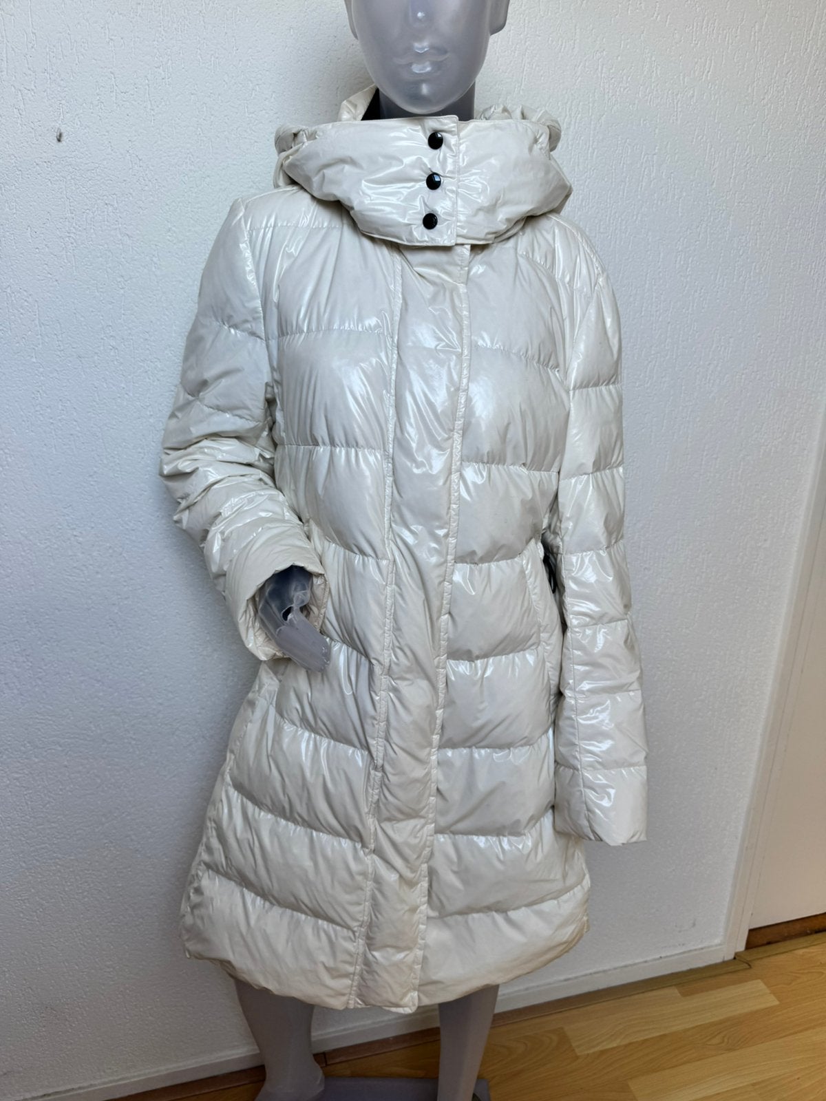 Marccain ivoor kleur watme dons jas - N5 / 42, Kleding | Dames, Verzenden, Zo goed als nieuw, Maat 42/44 (L), Overige kleuren