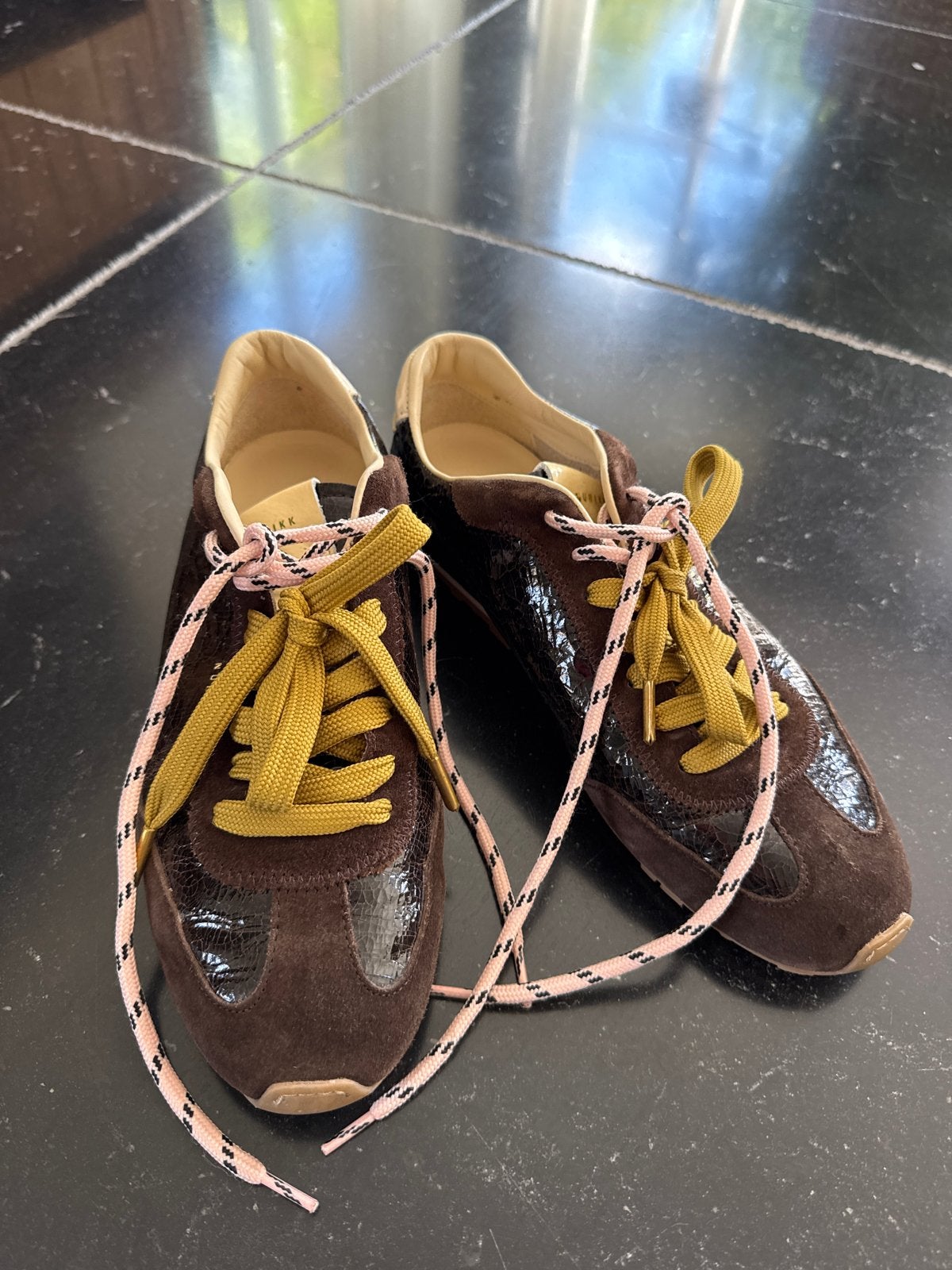Donkerbruine Nubbikk Sneakers, Bruin, Ophalen of Verzenden, Sneakers of Gympen, Zo goed als nieuw