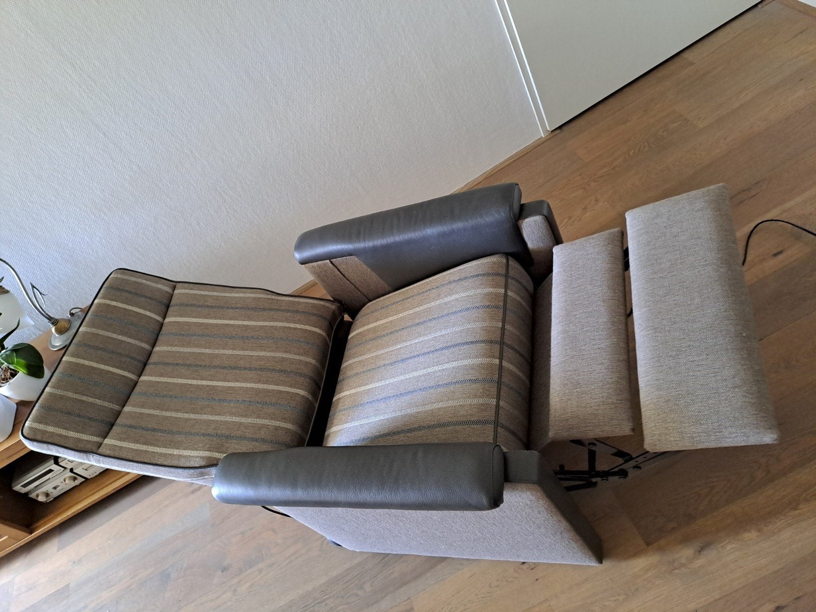 Zo goed als nieuwe elektrische relaxfauteuil, Huis en Inrichting, Fauteuils, Ophalen, 75 tot 100 cm, Zo goed als nieuw, Leer