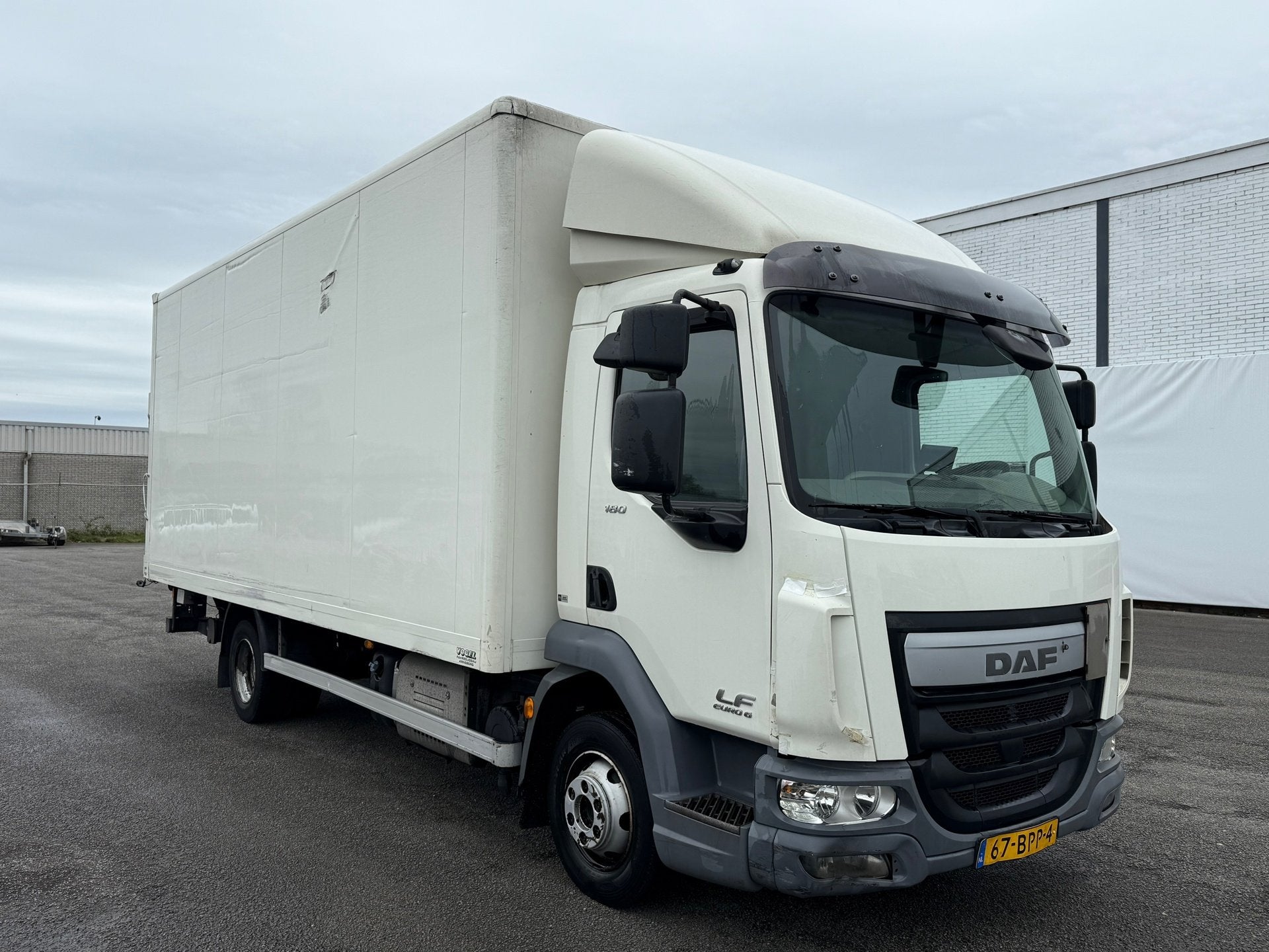 DAF LF 180 FA Bakwagen met laadklep | Airco | Euro 6 !, Cruise Control, Euro 6, Wit, Bedrijf