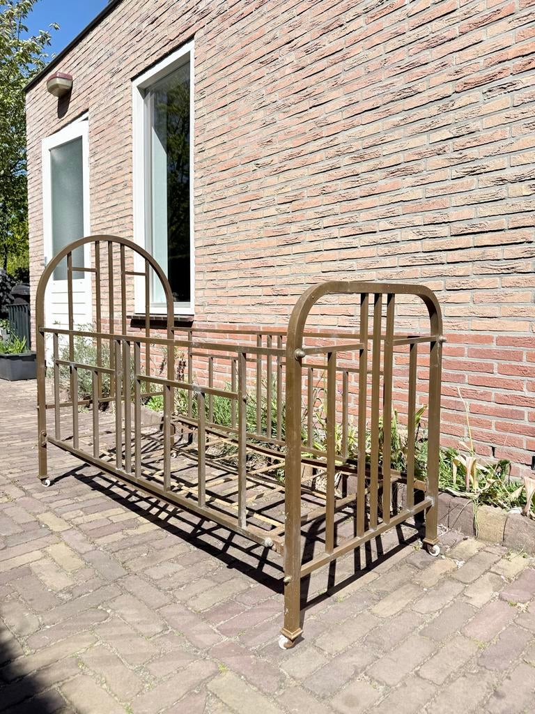 Brocante koper kinderbedje/bankje 140x60, Ophalen