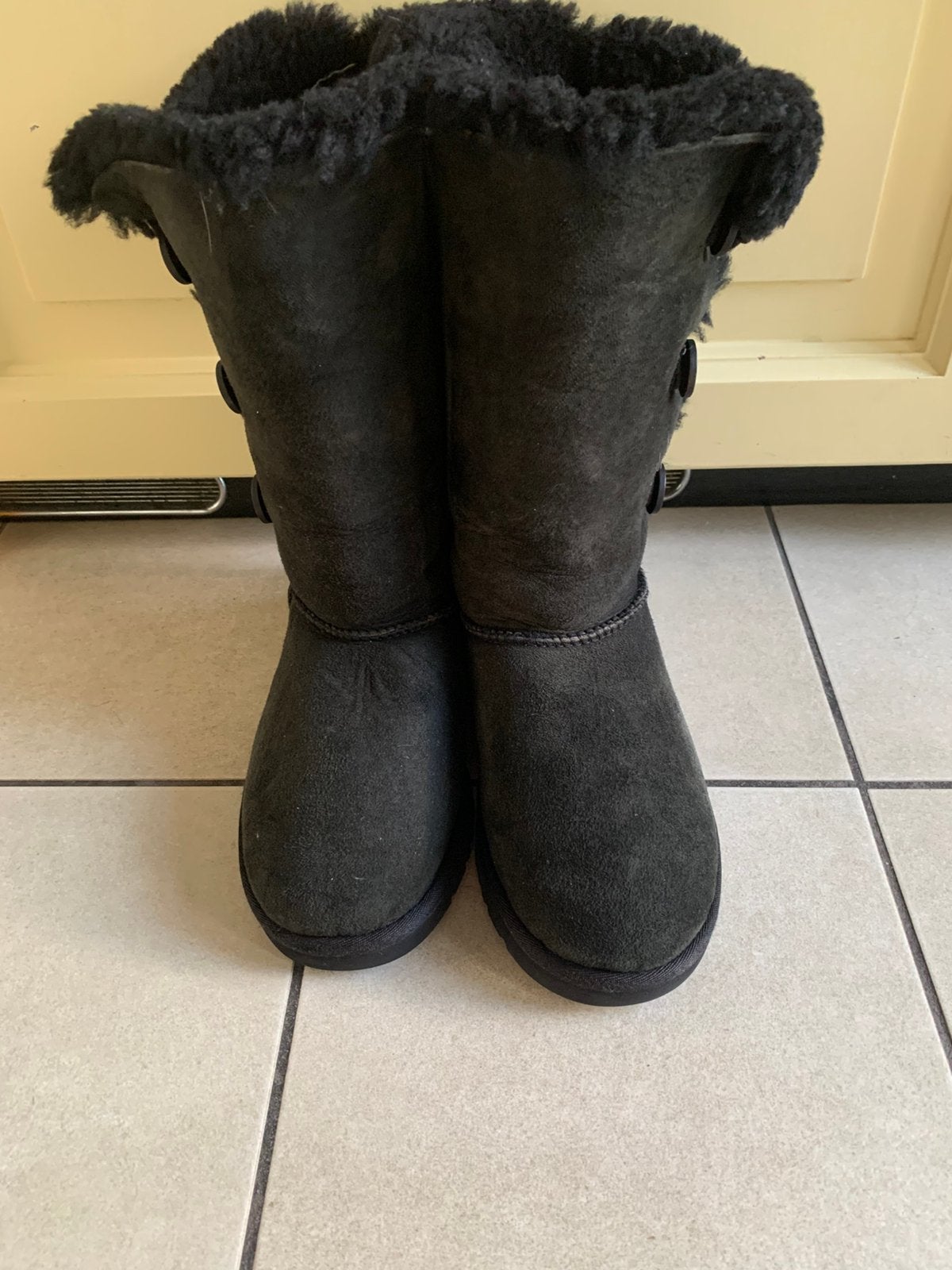 Uggs zwart hoog maat 35 zgan, Ophalen of Verzenden, Zo goed als nieuw, Jongen of Meisje