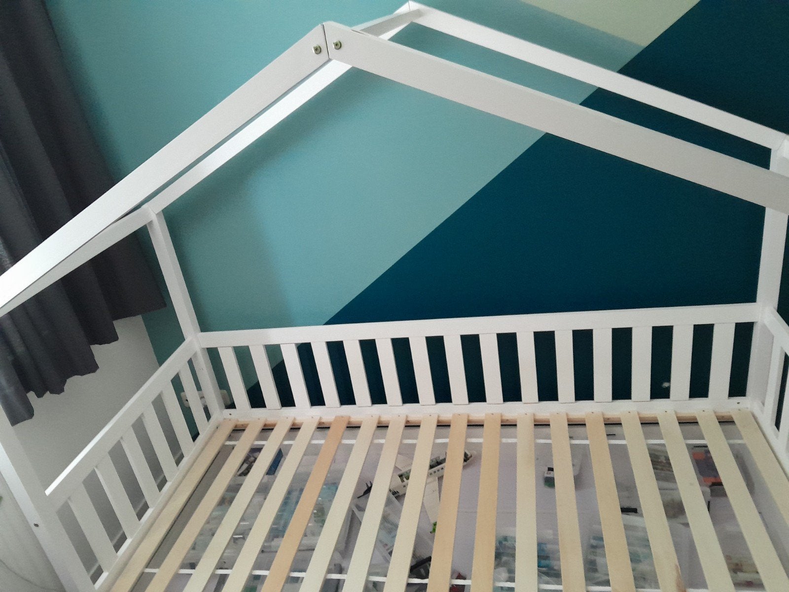 Kinderbed huisbed wit met lattenbodem en opberglade, Ophalen, 85 tot 100 cm, Zo goed als nieuw, Lattenbodem