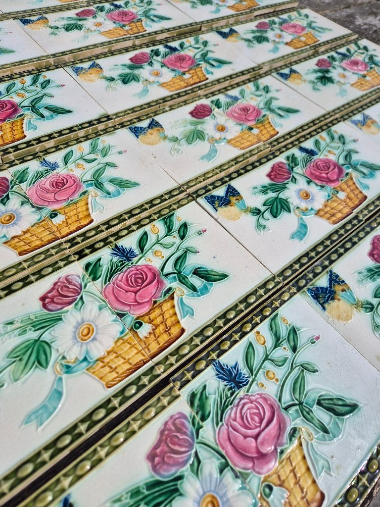 36 Art nouveau wandtegels vlinders en bloemen in relief, Antiek en Kunst, Antiek | Wandborden en Tegels, Ophalen