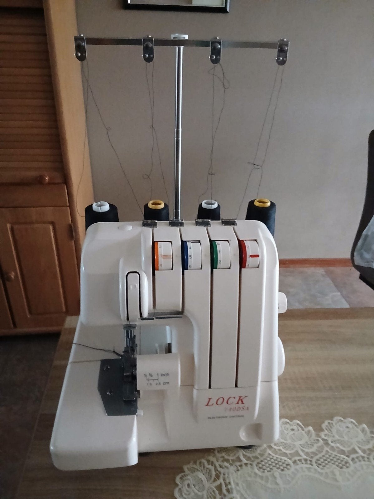 Lockmachine 740DSA - Zo goed als nieuw, compleet, Ophalen of Verzenden, Zo goed als nieuw, Lockmachine, Overige merken