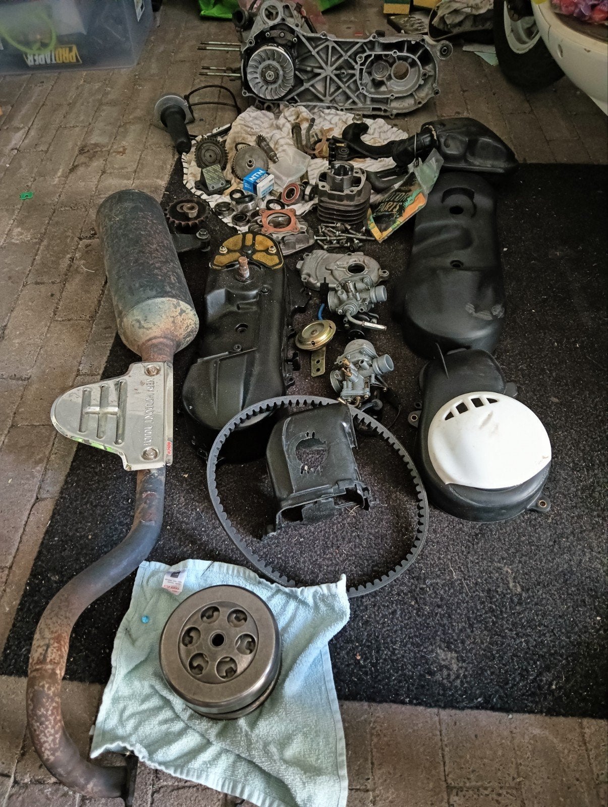 Tekoop aeon of dinilli 50 cc blok, Ophalen, Zo goed als nieuw, Blok