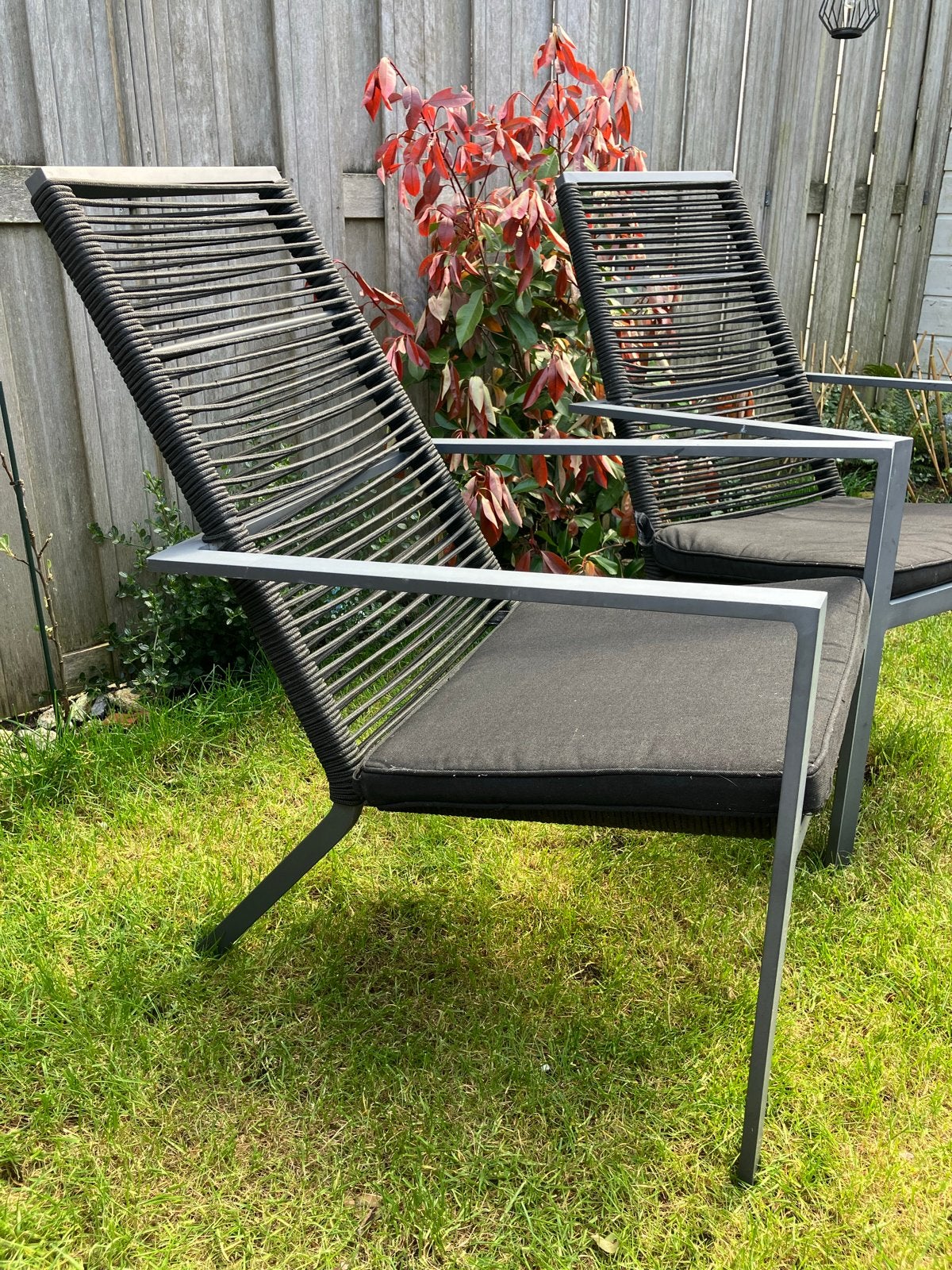 Gratis - Set van 2 comfortabele zwarte metalen tuinstoelen, Tuin en Terras, Tuinstoelen, Ophalen, Gebruikt, Metaal, Stapelbaar