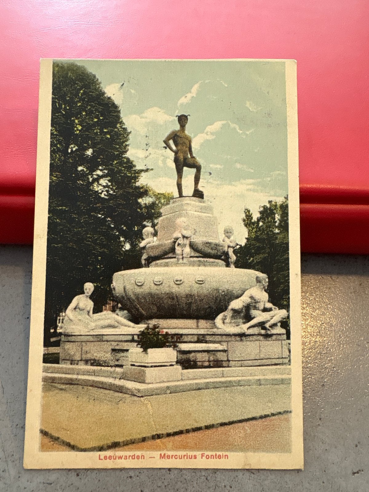 Oude Ansichtkaart Leeuwarden - Mercurius Fontein, Ophalen of Verzenden, 1920 tot 1940, Gelopen, Friesland