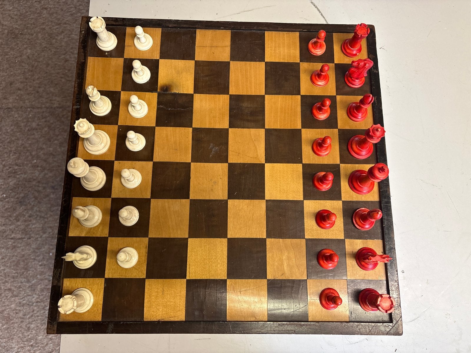Vintage ivoren schaakspel met Houten Bord, Hobby en Vrije tijd, Een of twee spelers, Ophalen of Verzenden, Gebruikt, Reisspel