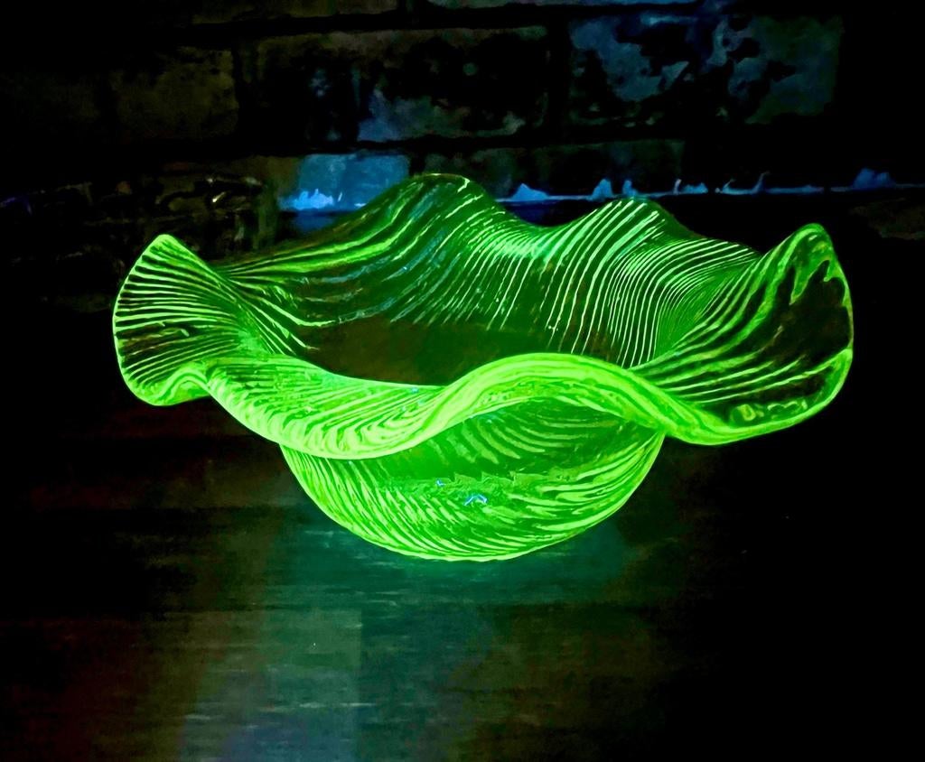 Uniek UV Mangaan Schaaltje - Glow in the Dark Glas, Antiek en Kunst, Antiek | Glas en Kristal, Ophalen of Verzenden