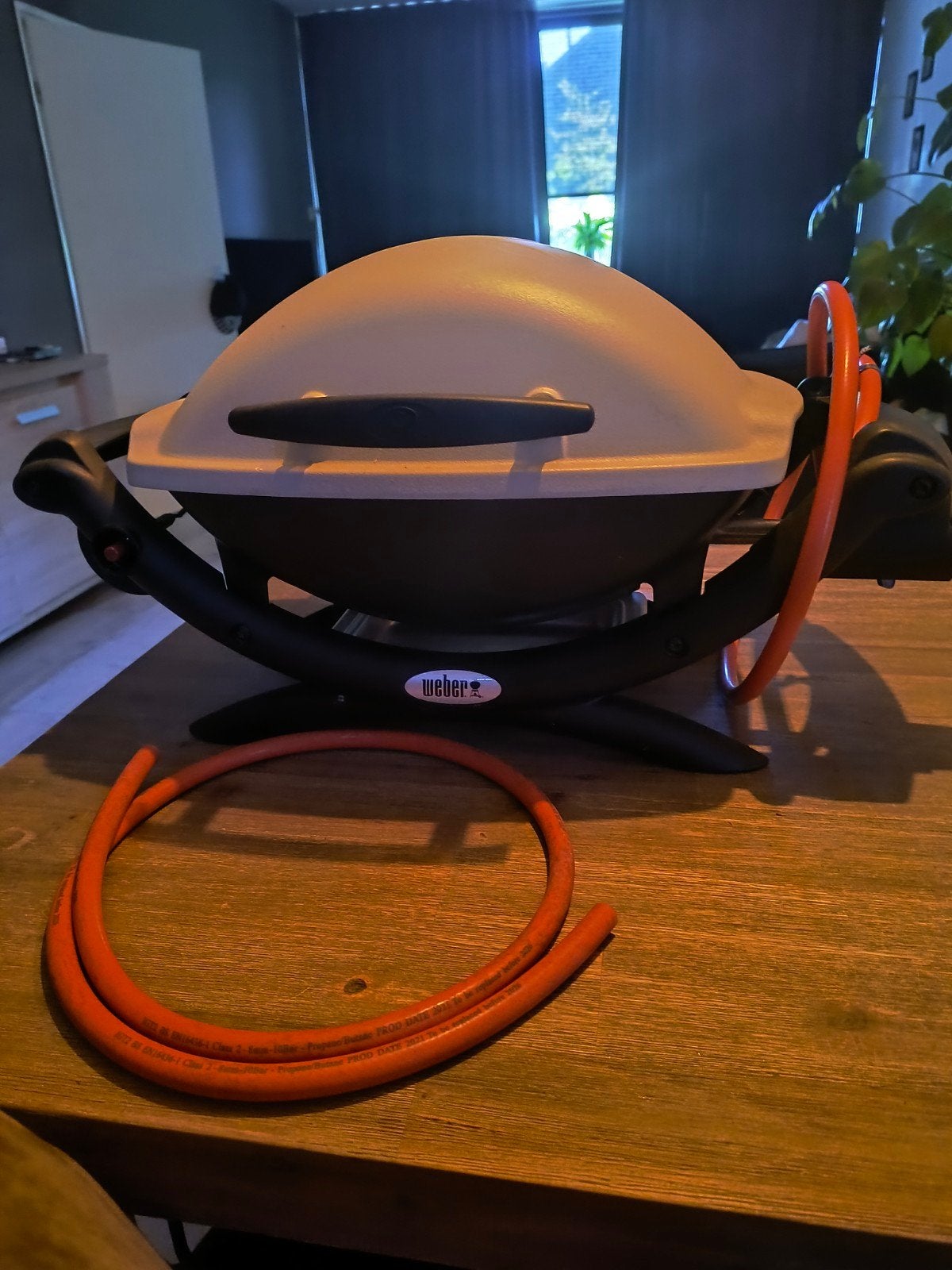 Nette Weber Q 1000 gas barbecue met tafel, Tuin en Terras, Gasbarbecues, Ophalen, Gebruikt, Weber