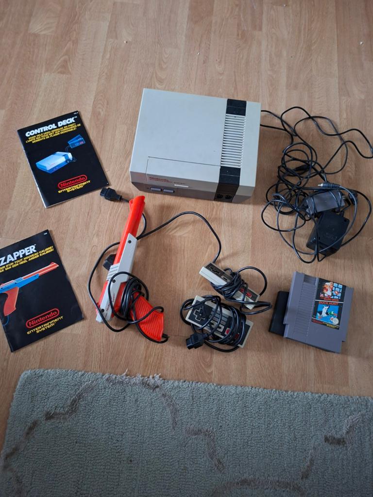 Nintendo NES Classic Console met Zapper en Games, Spelcomputers en Games, Spelcomputers | Nintendo NES, Gebruikt, Met 2 controllers