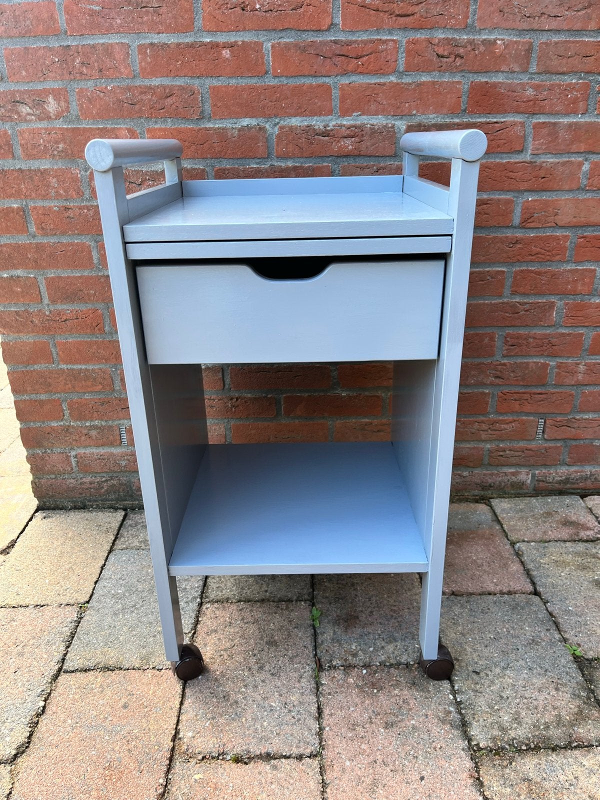 Hip grijs kastje, opgeknapt, tweede leven!, Ophalen, Gebruikt, Minder dan 45 cm, 55 tot 70 cm