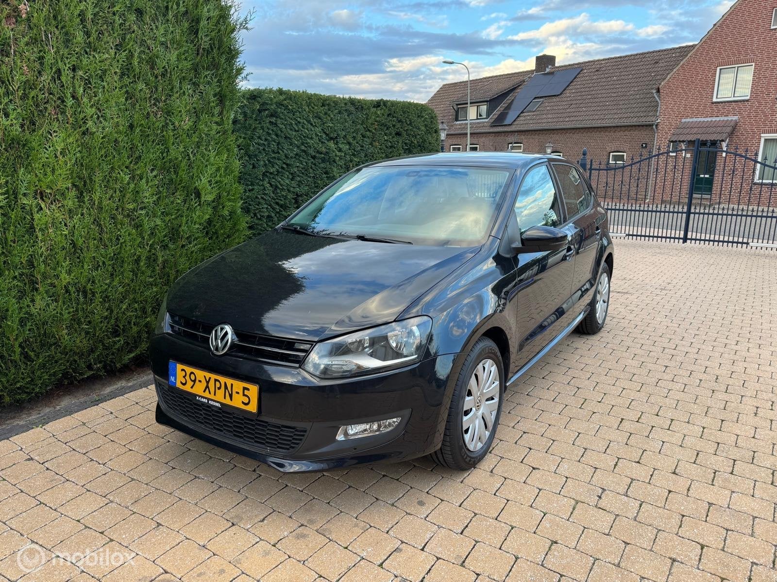 Volkswagen Polo 1.2 TSI MET COMPLEET GEREVISEERDE MOTOR, Auto's, Voorwielaandrijving, Euro 5, Stof, Zwart