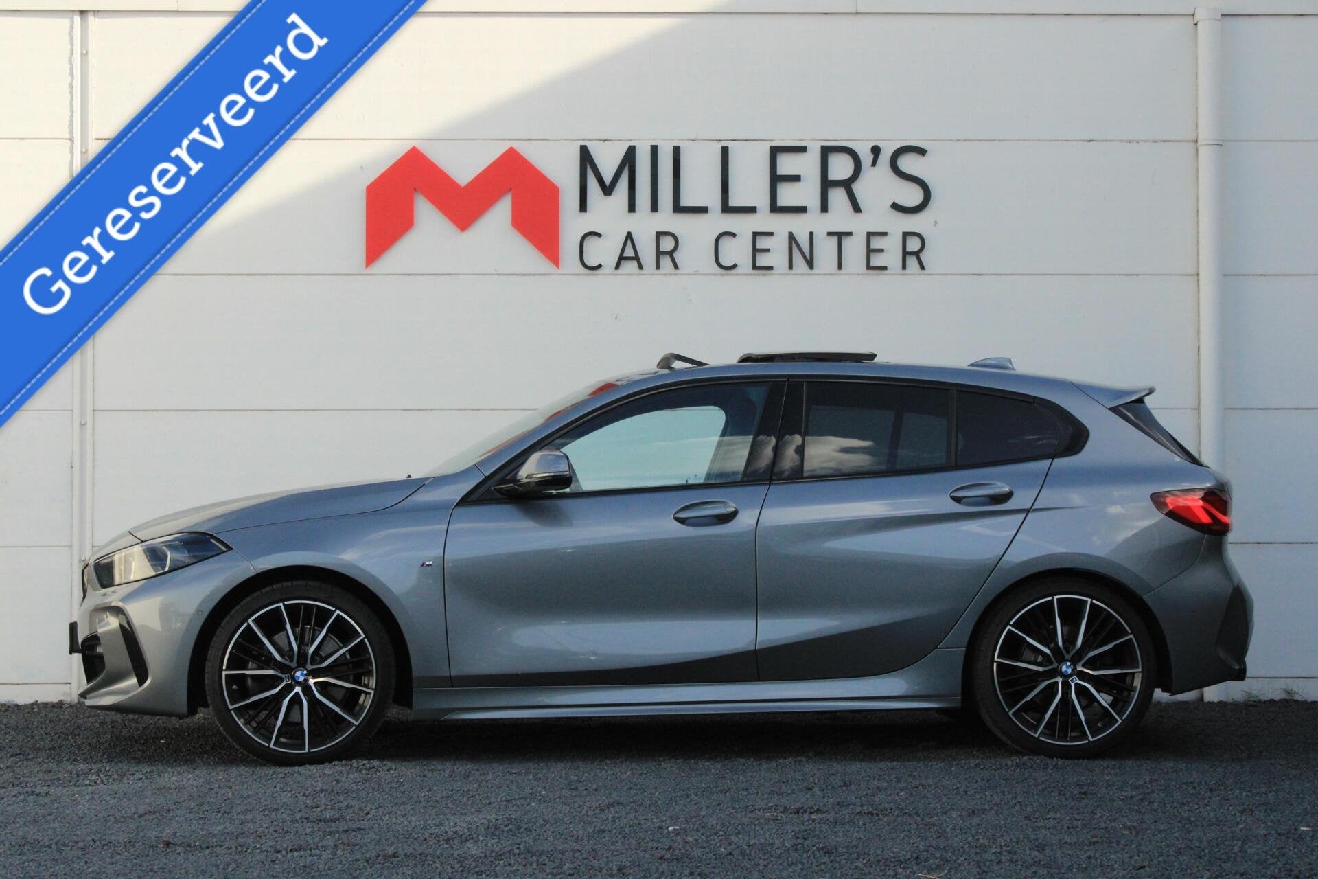 BMW 1-serie 120i High Executive M Sport Pano Cam Kuipstoelen, Auto's, Gebruikt, 4 cilinders, Met garantie (alle), Alcantara