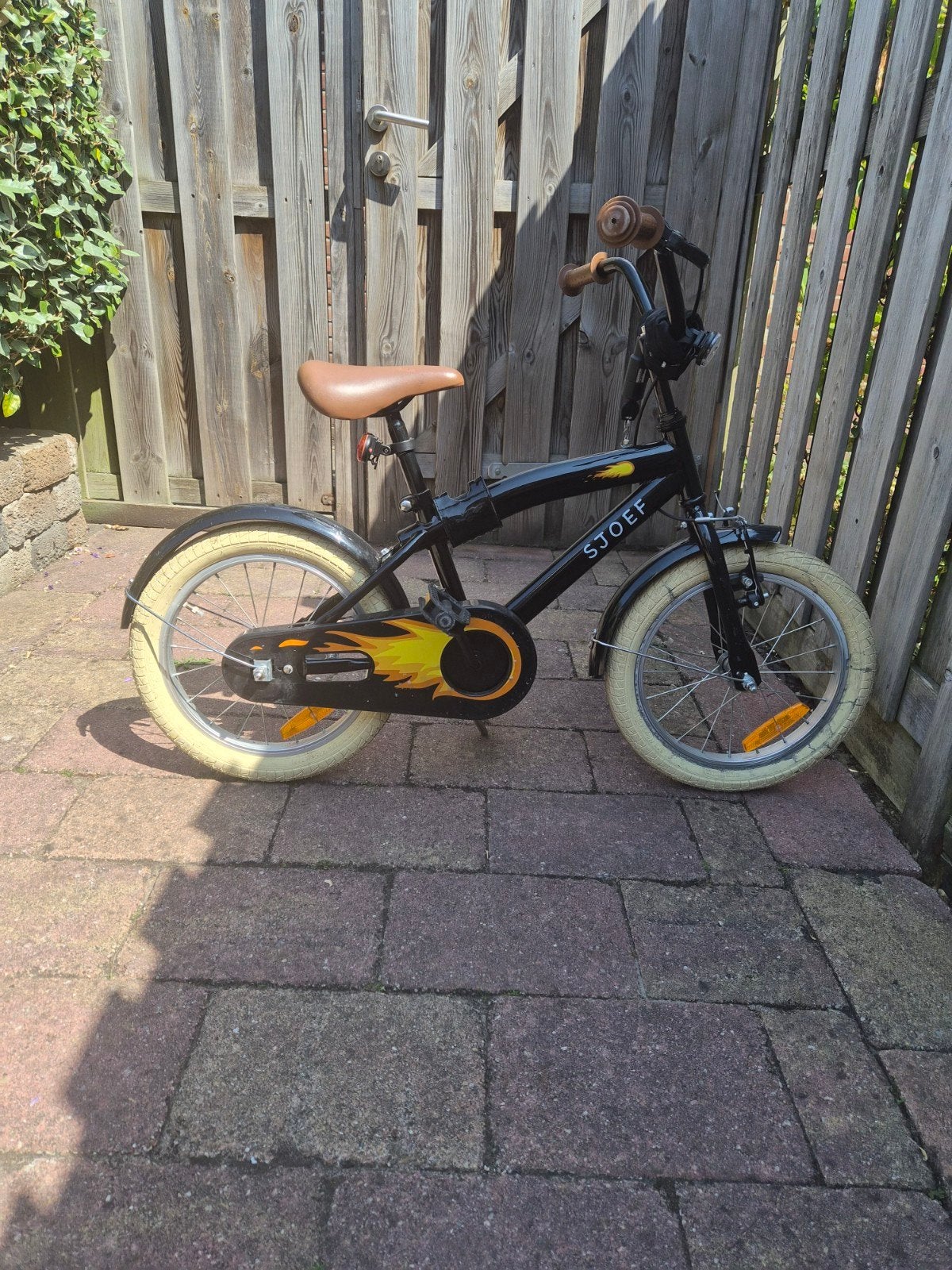 SJOEF kinderfiets 16 inch - Zwart met vlammen, Terugtraprem, Ophalen of Verzenden, SJOEF, 16 tot 20 inch