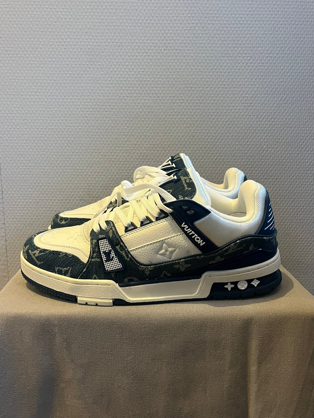 Lv trainer - 45 eu, Ophalen of Verzenden, Zo goed als nieuw, Zwart