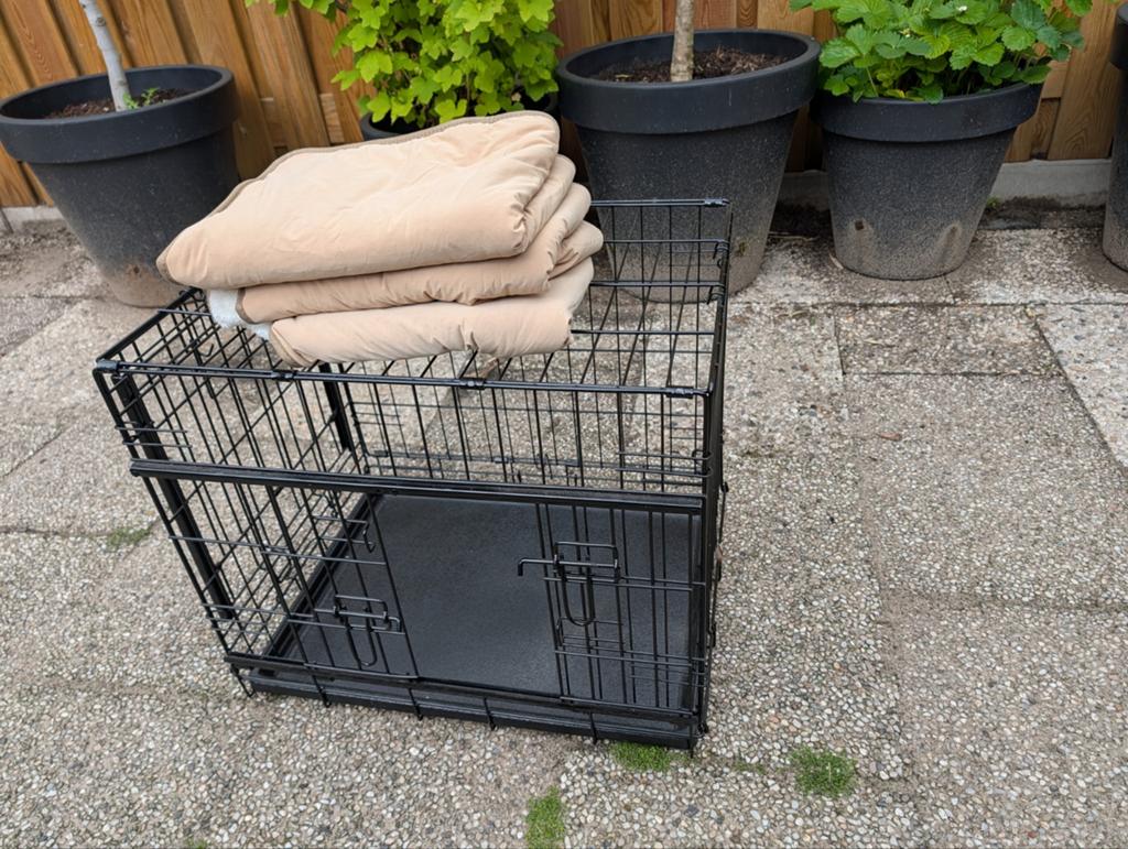 Nieuwe honden bench met 3 nieuwe bench kleden, Ophalen of Verzenden, Nieuw