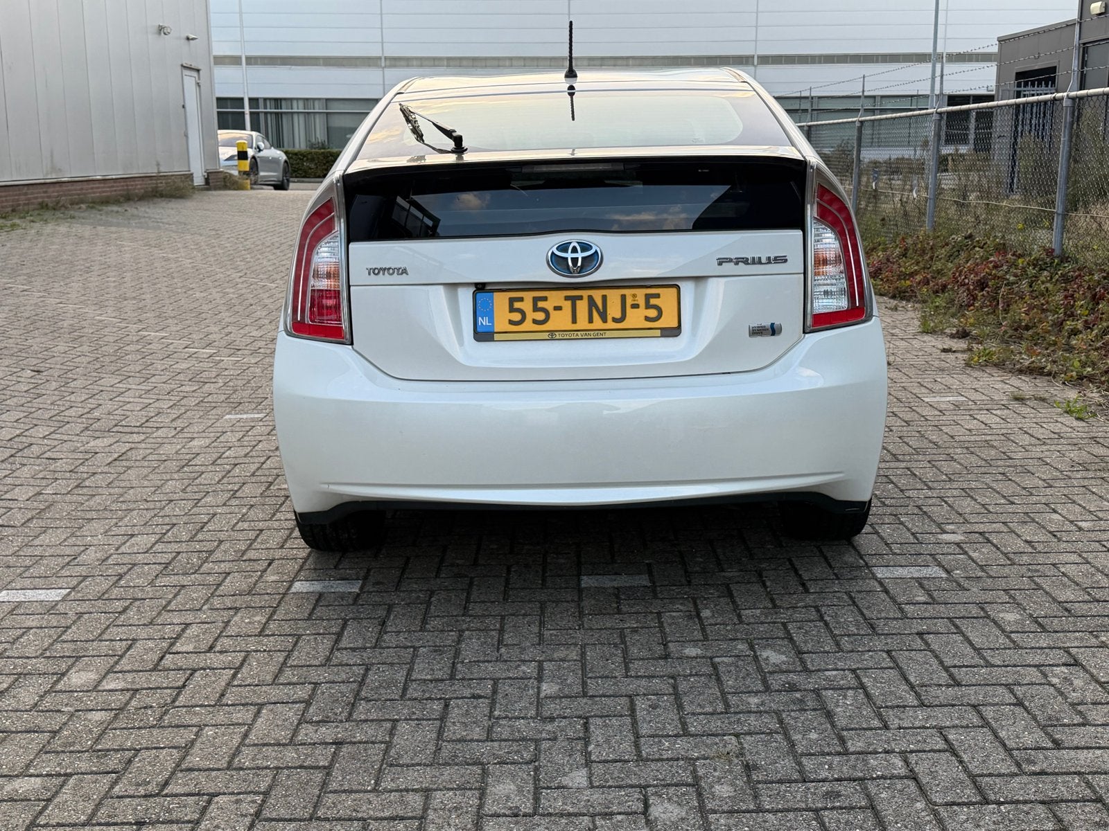 Toyota Prius 1.8 Full Hybrid 136PK Aut 2012 parelmoerwit, Auto's, 1340 kg, 4 cilinders, Wit, Origineel Nederlands