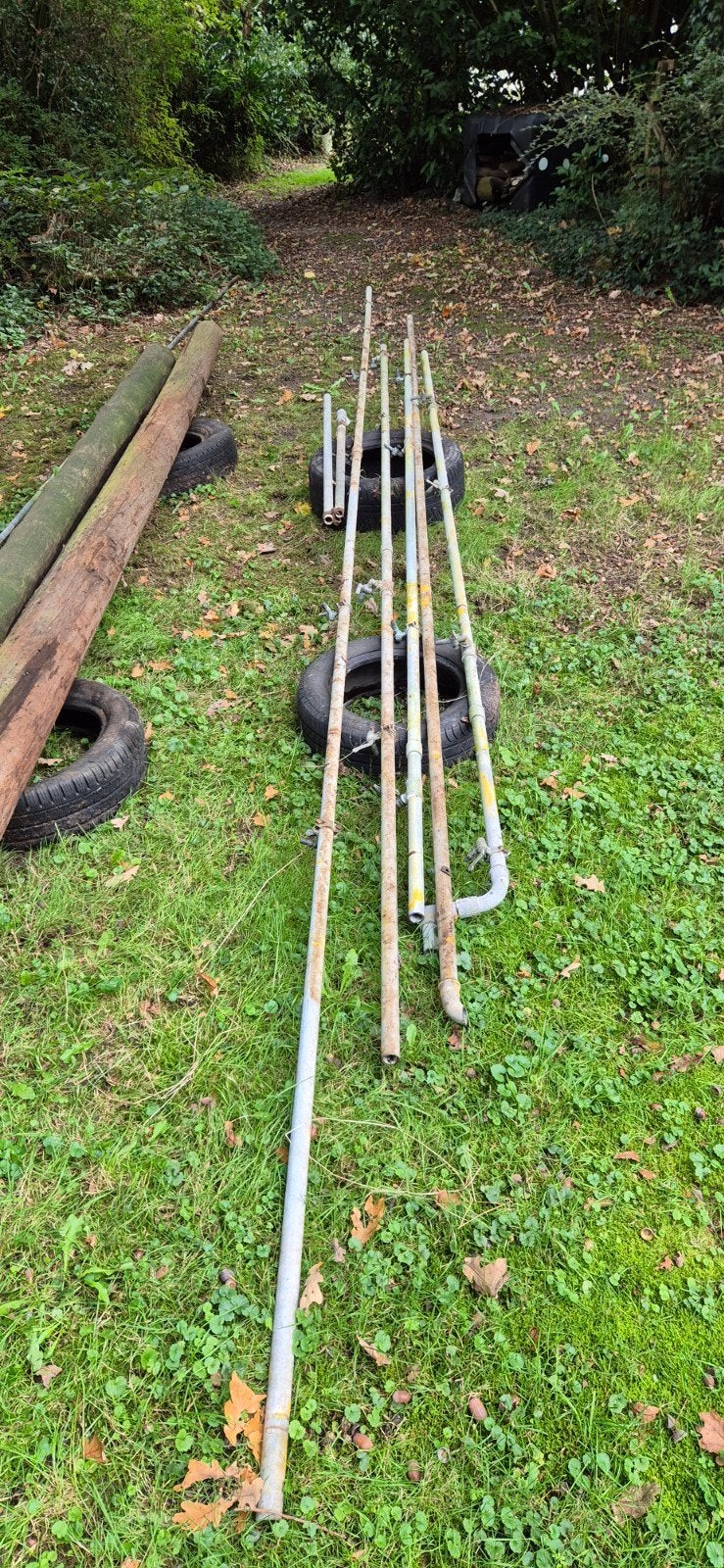 vacuüm leiding uit oude boerderij. stalen buis, Ophalen, Gebruikt