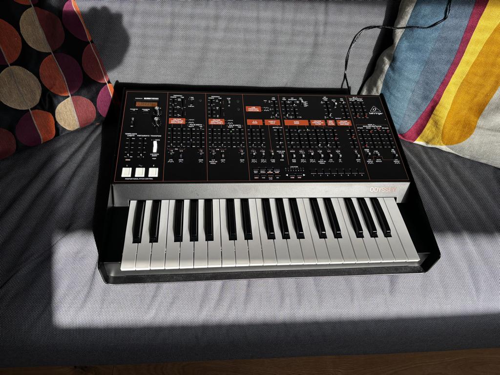 Behringer Odyssey, Muziek en Instrumenten, Ophalen, Zo goed als nieuw