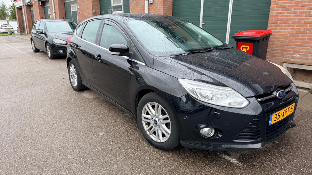 Ford Focus 1.0 74KW 5-D 2012 Zwart MOTOR DEFECT EXPORT, 635 kg, 100 pk, Zwart, Handgeschakeld