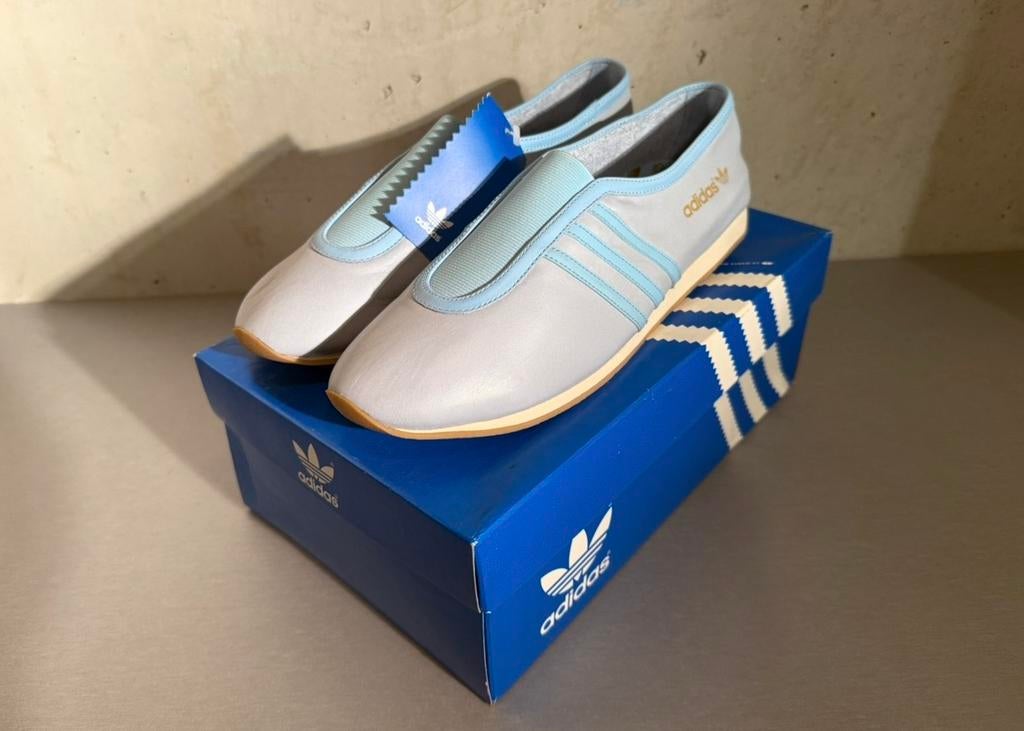 Gloednieuwe “ADIDAS BALLERINA SUMMER” instappers maat 42, Loafers, Nieuw, Verzenden, Blauw