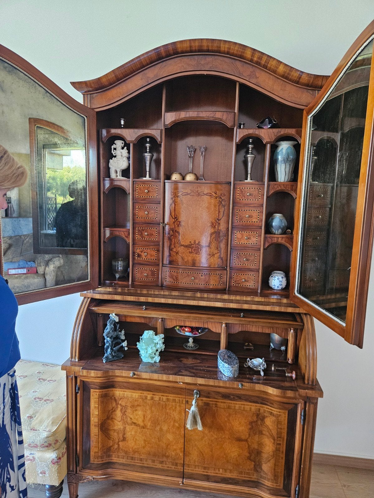 Antieke secretaire met spiegeldeuren van notenhout., Ophalen