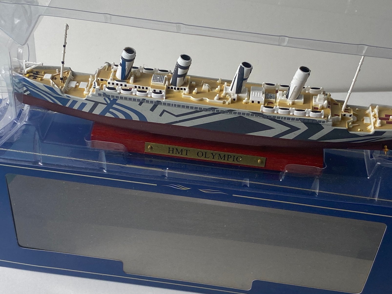 “HMT Olympic” uit de tijd dat het toepenschip was, Ophalen of Verzenden, Nieuw, Motorboot, Schaalmodel
