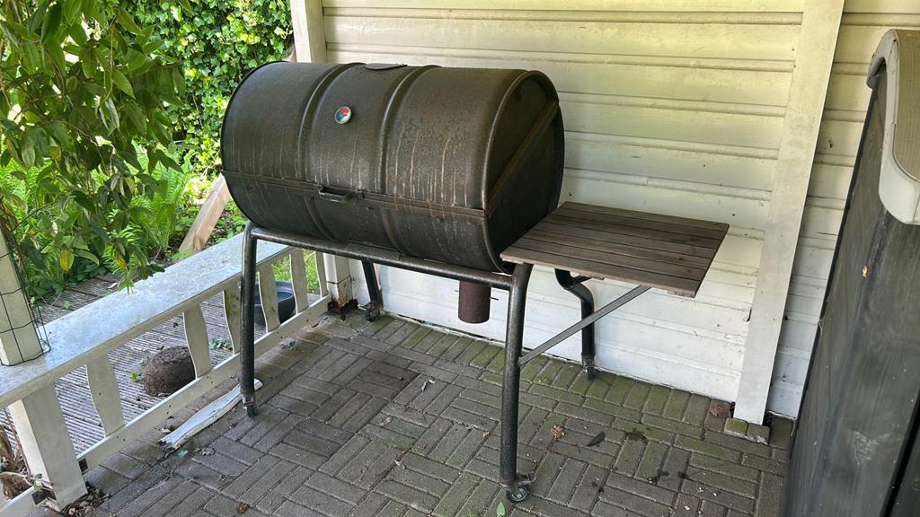 Gratis: Olievat BBQ houtkoolsgestookt, Ophalen, Gebruikt