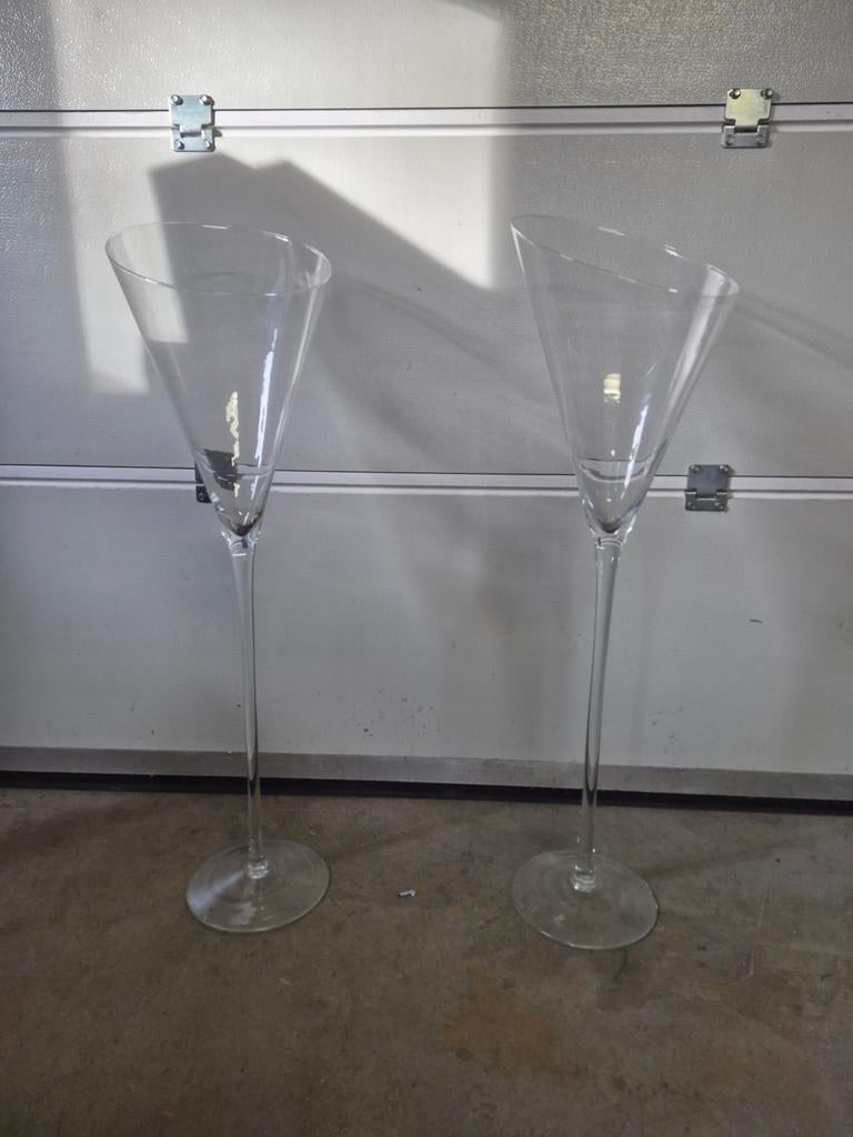 2 Grote Glazen Decoratievazen - Cocktailglas Vorm (1 Meter), Overige kleuren, Ophalen of Verzenden, 75 cm of meer, Glas