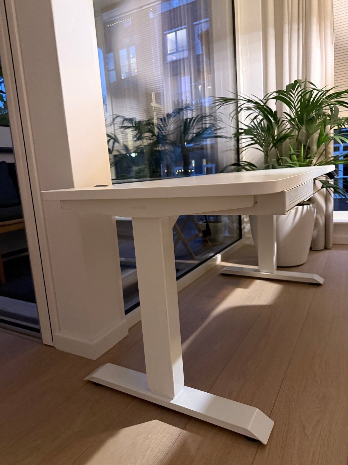 Foto 7 van Desktonic Zit-sta Bureau - Wit, Elektrisch Verstelbaar