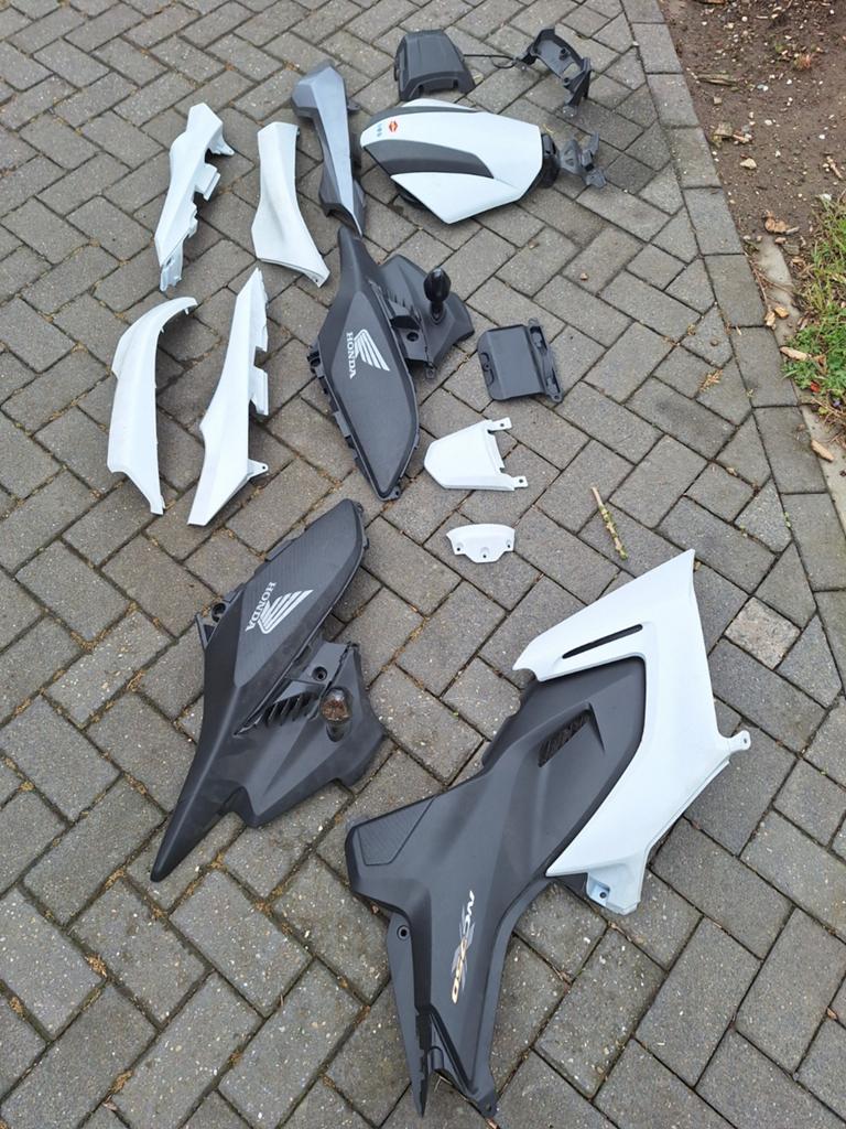 Honda NC750X Kuipdelen Set - Wit en Zwart, Ophalen of Verzenden