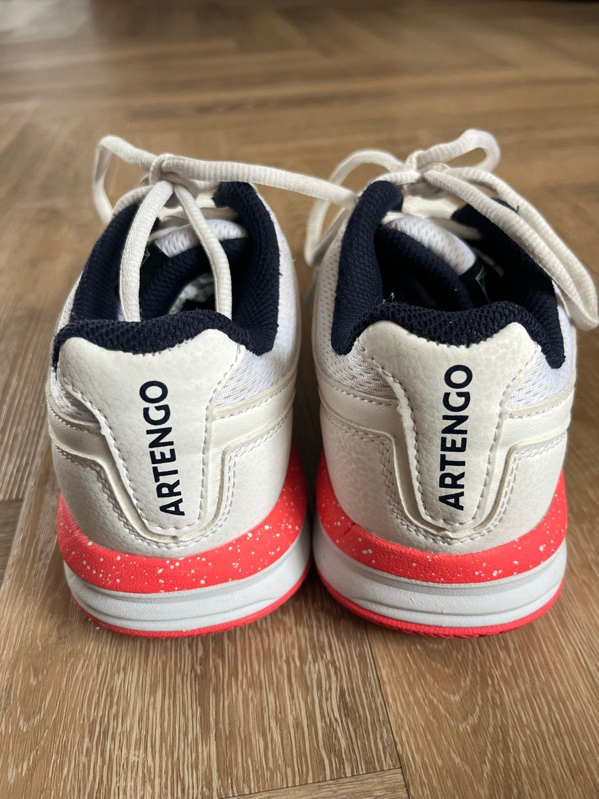 Artengo tennisschoenen - Maat 36, Kleding | Dames, Schoenen, Ophalen of Verzenden, Gedragen, Wit, Sportschoenen