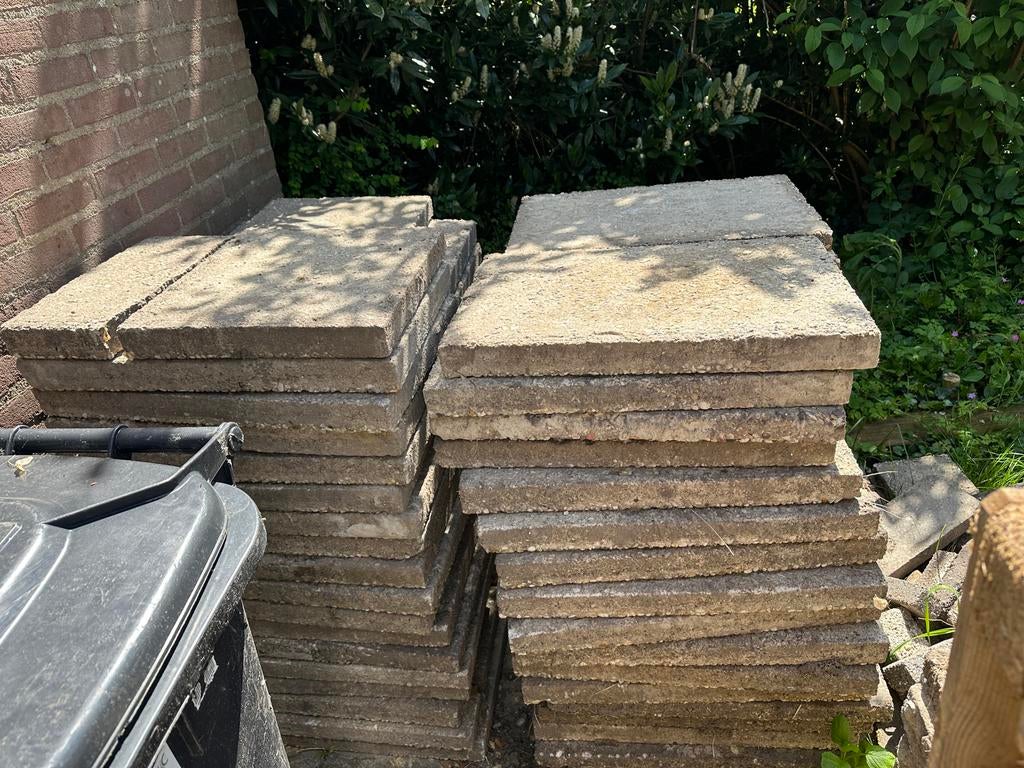 Gratis grindtegels 40x60 ongeveer 70 stuks, Ophalen, Gebruikt, 10 m² of meer, Beton