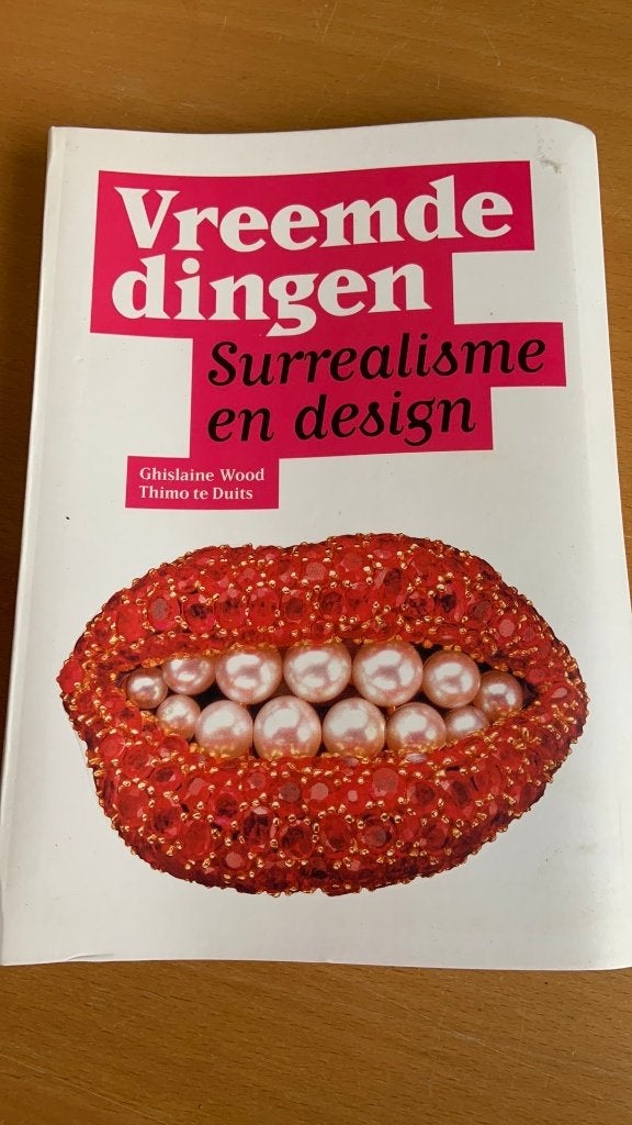 Vreemde dingen_ Surrealisme en design, Ophalen of Verzenden, Grafische vormgeving