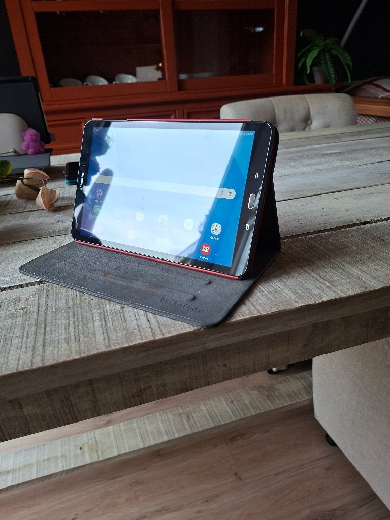 Samsung Galaxy Tab A6 met originele hoes, Uitbreidbaar geheugen, Ophalen of Verzenden, Zo goed als nieuw, Samsung