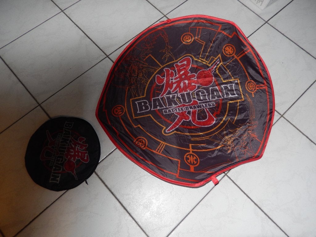 Bakugan kaarten en kleed, Ophalen of Verzenden, Zo goed als nieuw