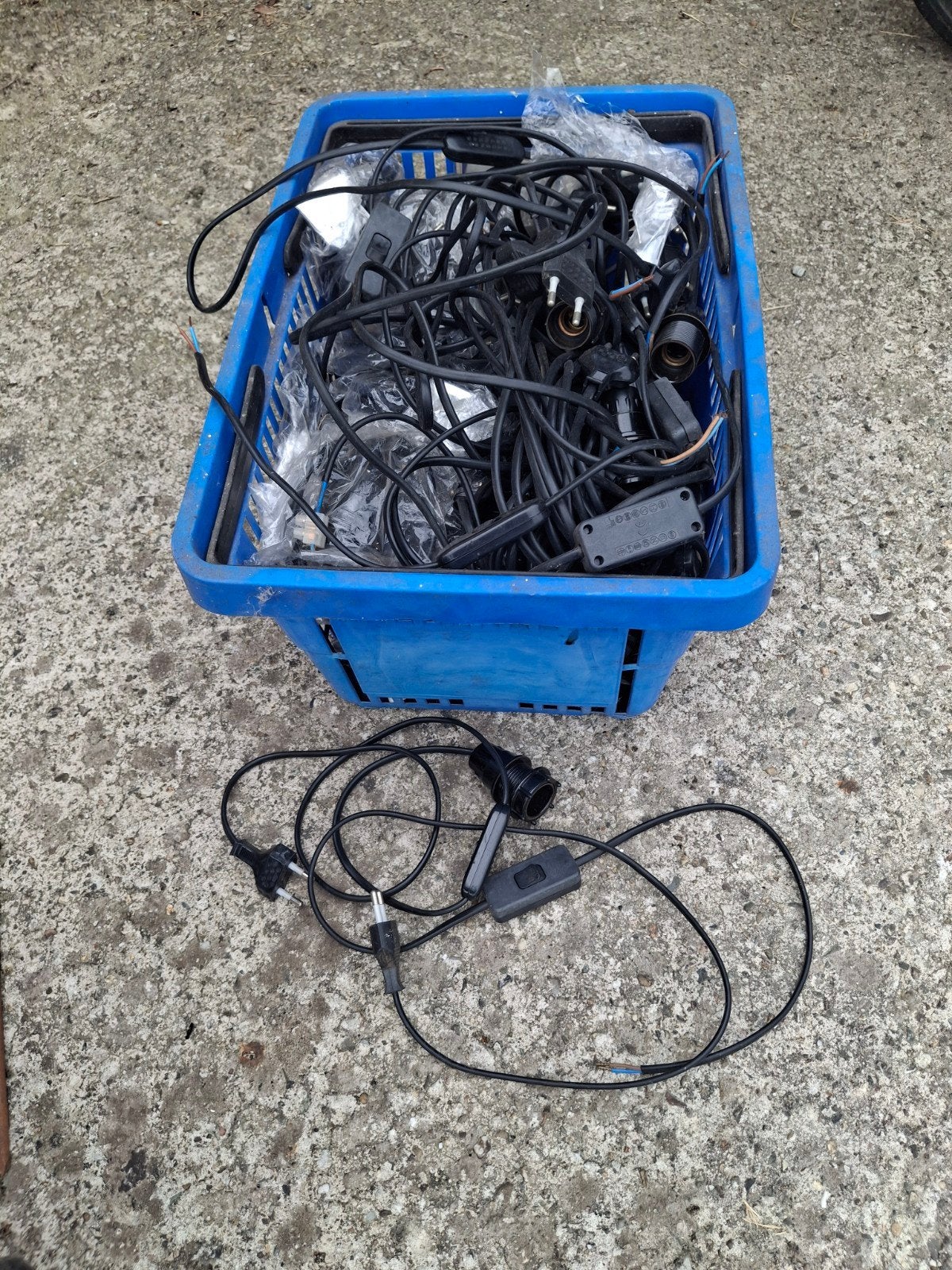 Partij diverse kabels en snoeren, Ophalen of Verzenden, Gebruikt, Overige merken, Kabel of Snoer