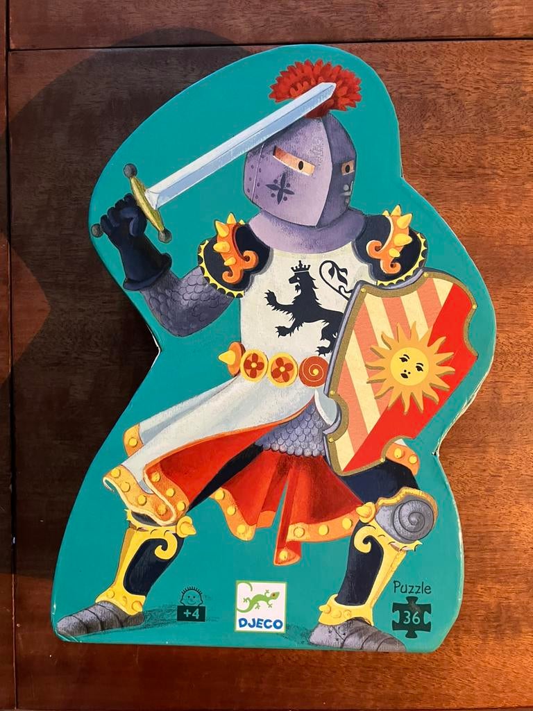 Djeco vloer puzzel 36 stukken De fantastische ridder, Ophalen of Verzenden, 10 tot 50 stukjes, Zo goed als nieuw