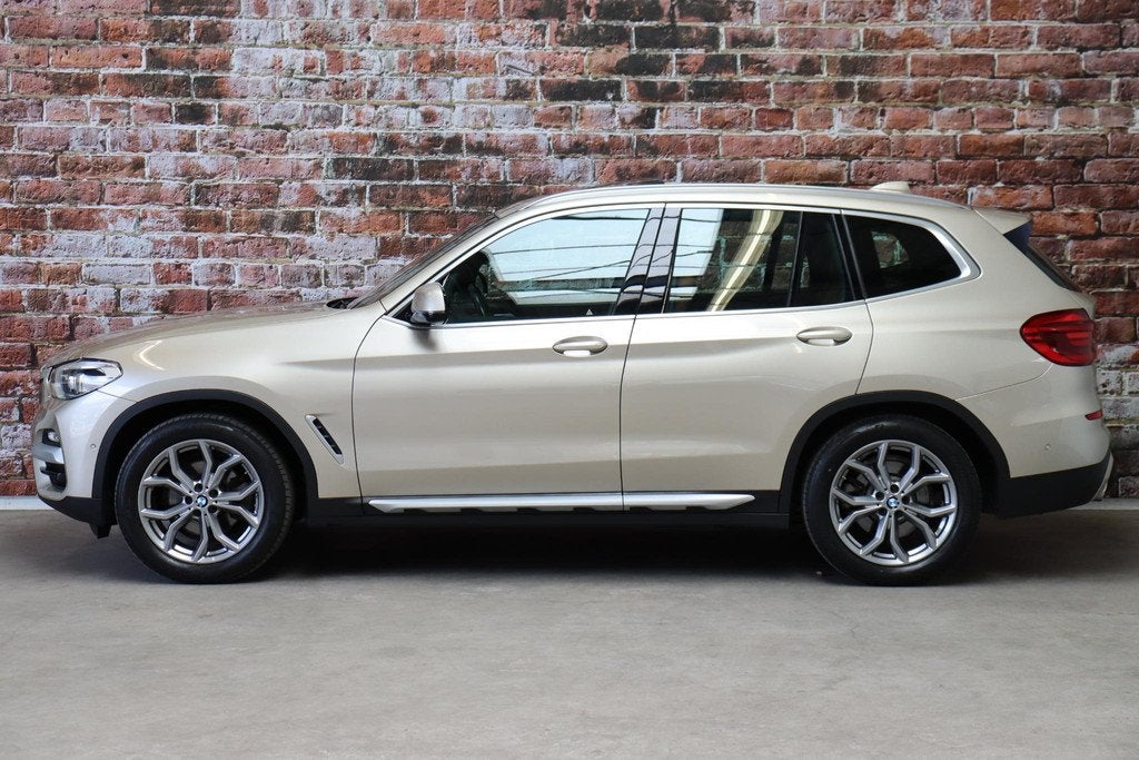 BMW X3 xDrive20i High Executive xLine Automaat / Navigatie P, Auto's, BMW, 1998 cc, Gebruikt, 4 cilinders, 2000 kg