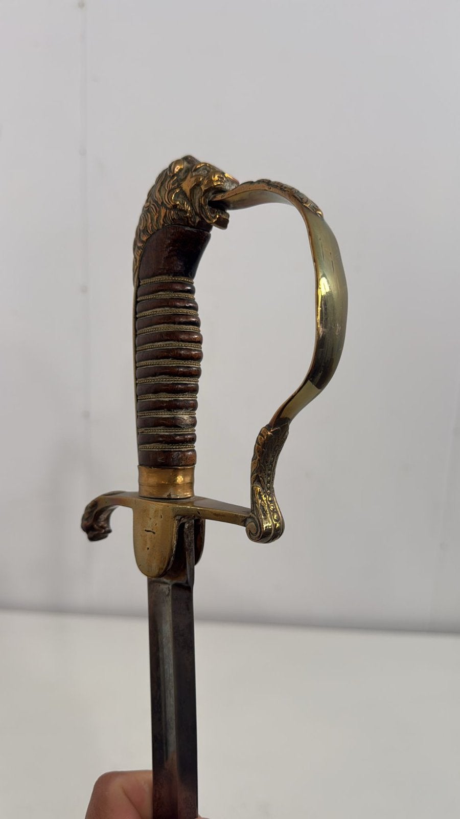 Antieke sabel met leeuwenkop - Zeldzaam verzamelobject, Zwaard of Sabel, Overige gebieden, ., Overige soorten