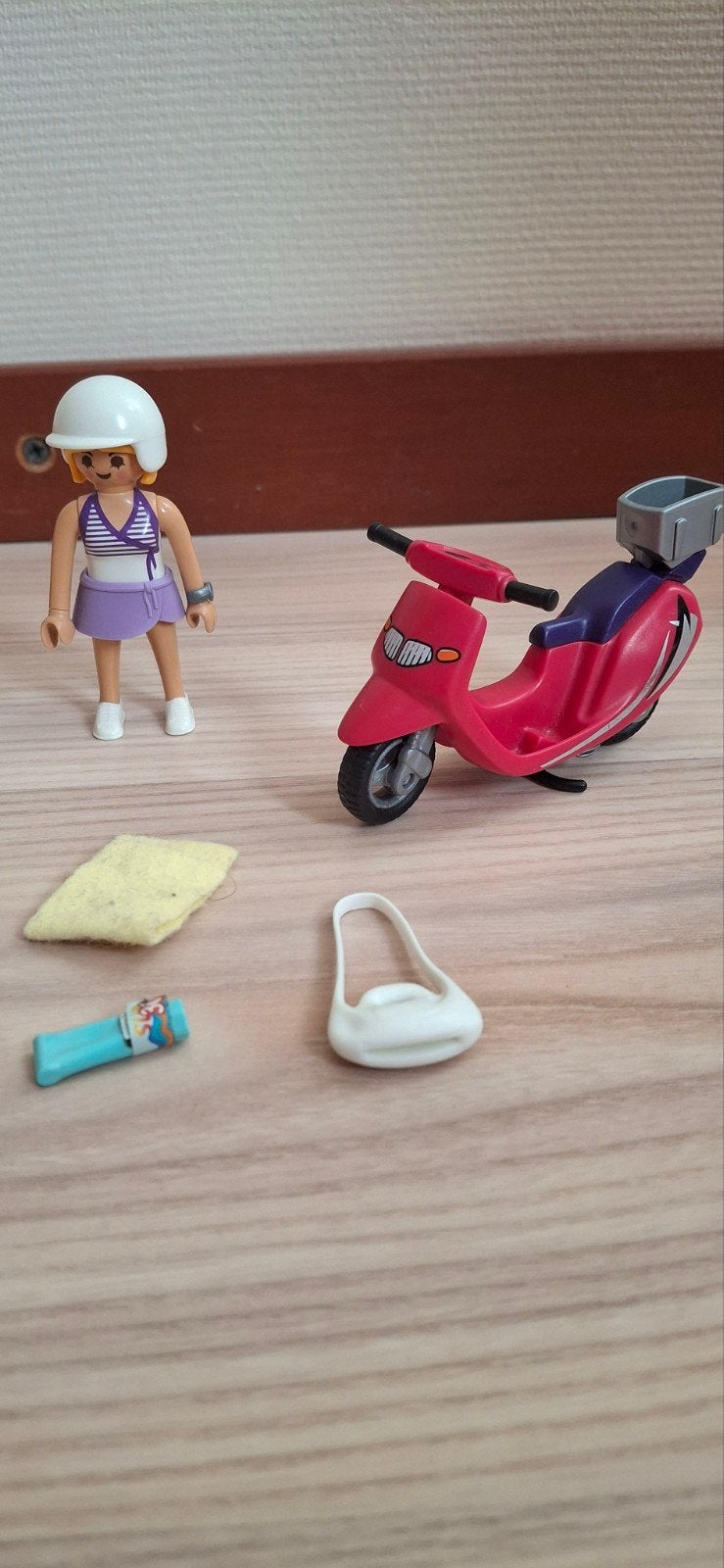 Playmobil 9084 Zomers meisje met scooter, Complete set, Special plus, Ophalen of Verzenden, Zo goed als nieuw