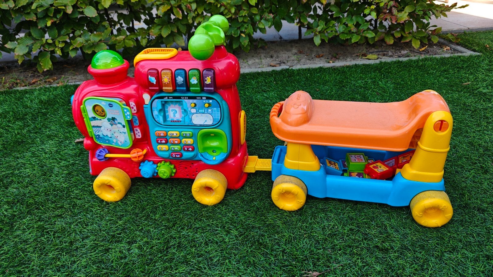 VTech Trein met aanhanger (niet compleet), Kinderen en Baby's, Ophalen, Gebruikt, 6 maanden tot 2 jaar