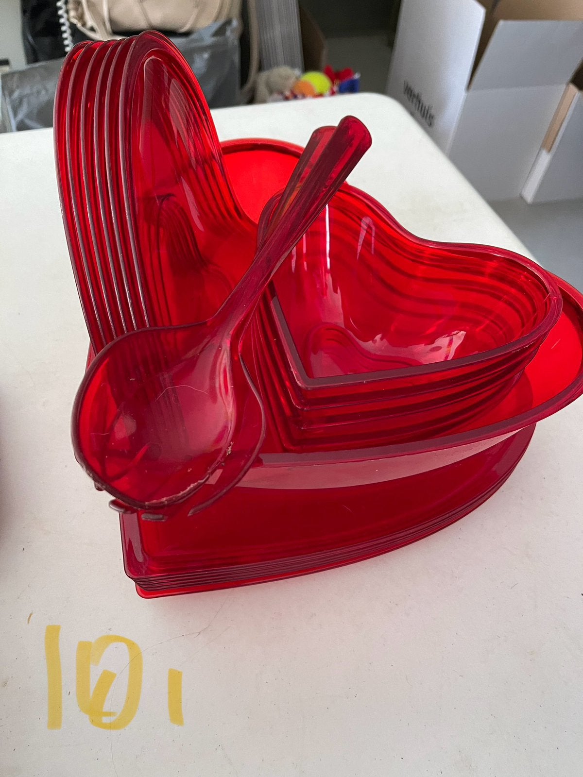 Plastic servies in hartjesvorm ongebruikt, Huis en Inrichting, Ophalen, Overige stijlen, Bord(en)