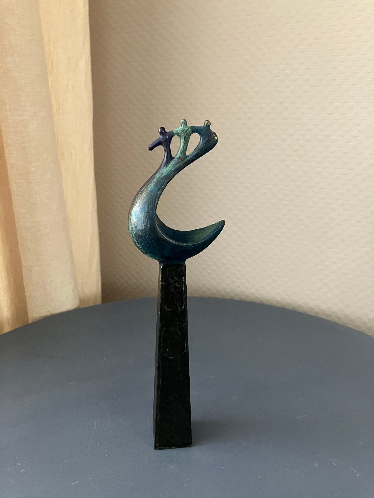 bronzen sculptuur op sokkel Corrie Ammerlaan Artihoven, Antiek en Kunst, Ophalen of Verzenden, 20 - 50 cm, Beeld, Abstract