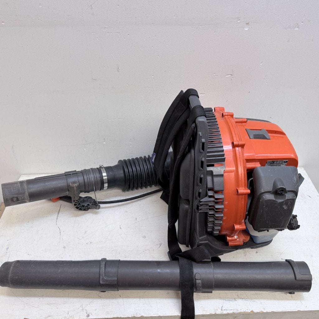 Husqvarna 360BT Benzine Rugbladblazer, Stihl, Gebruikt, Support@stihl.com, Tihl Inc., 536 Viking Dr, Virginia Beach, 
VA 23452
USA