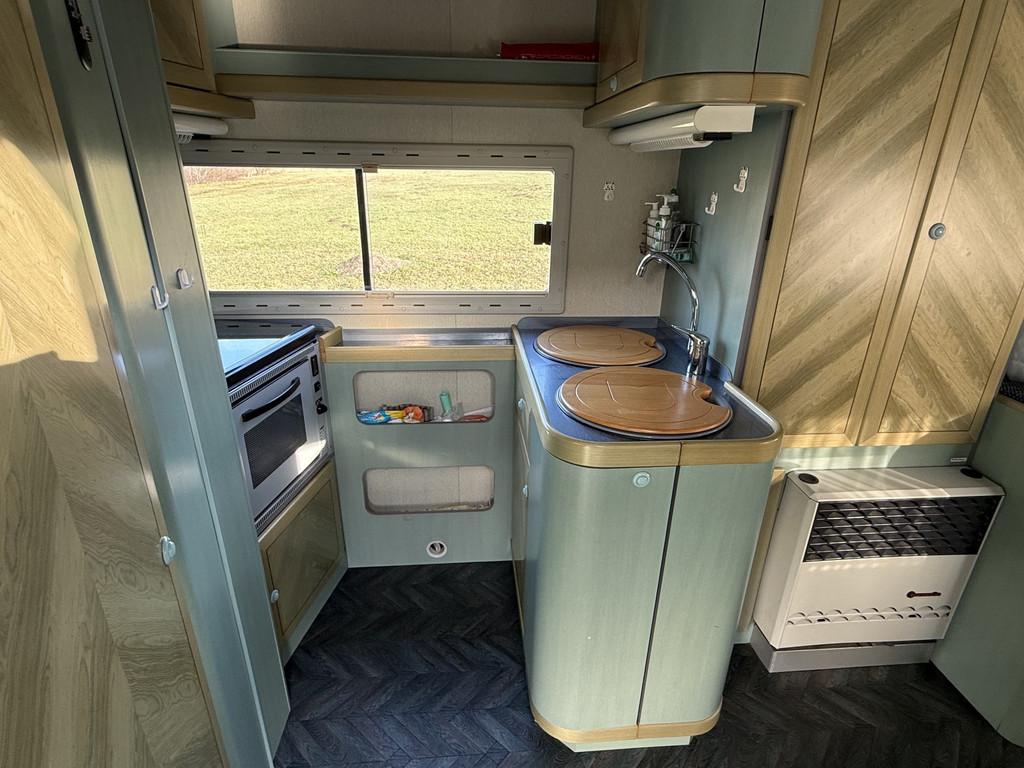 Iveco EUROYACHT Zonnepanelen / Fietsenrek / Dakrails / Luife, Caravans en Kamperen, Campers, Lange Vonder                                16
5741TT  BEEK EN DONK            , NL