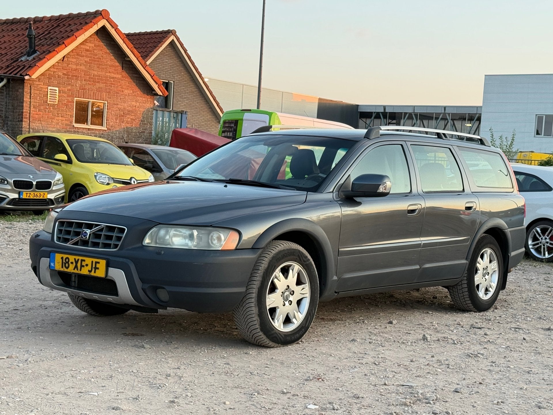 Volvo XC70 2.4 D5 4X4 AWD CROSSCOUNTRY/ AUTOMAAT/ XENON, Auto's, Automaat, 1694 kg, 197 €/maand, XC70